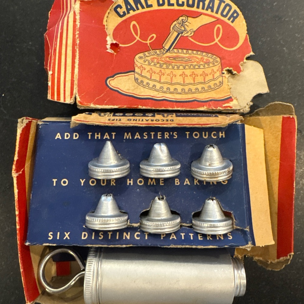 Classic Cake Decorator Set with Silver Tips